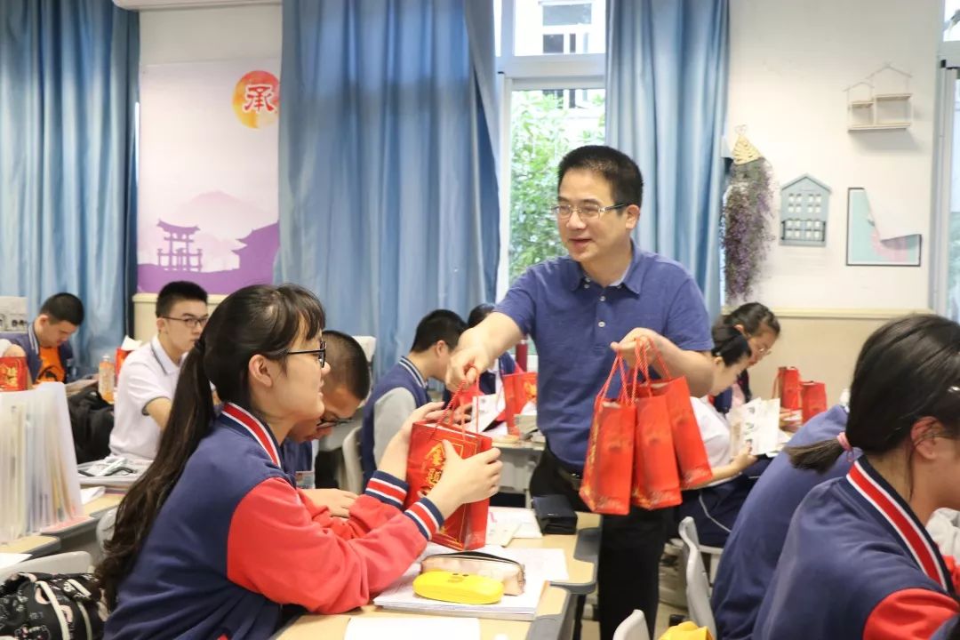 执笔为刃乘风而上把最美好的祝愿送给温州八中的学子们