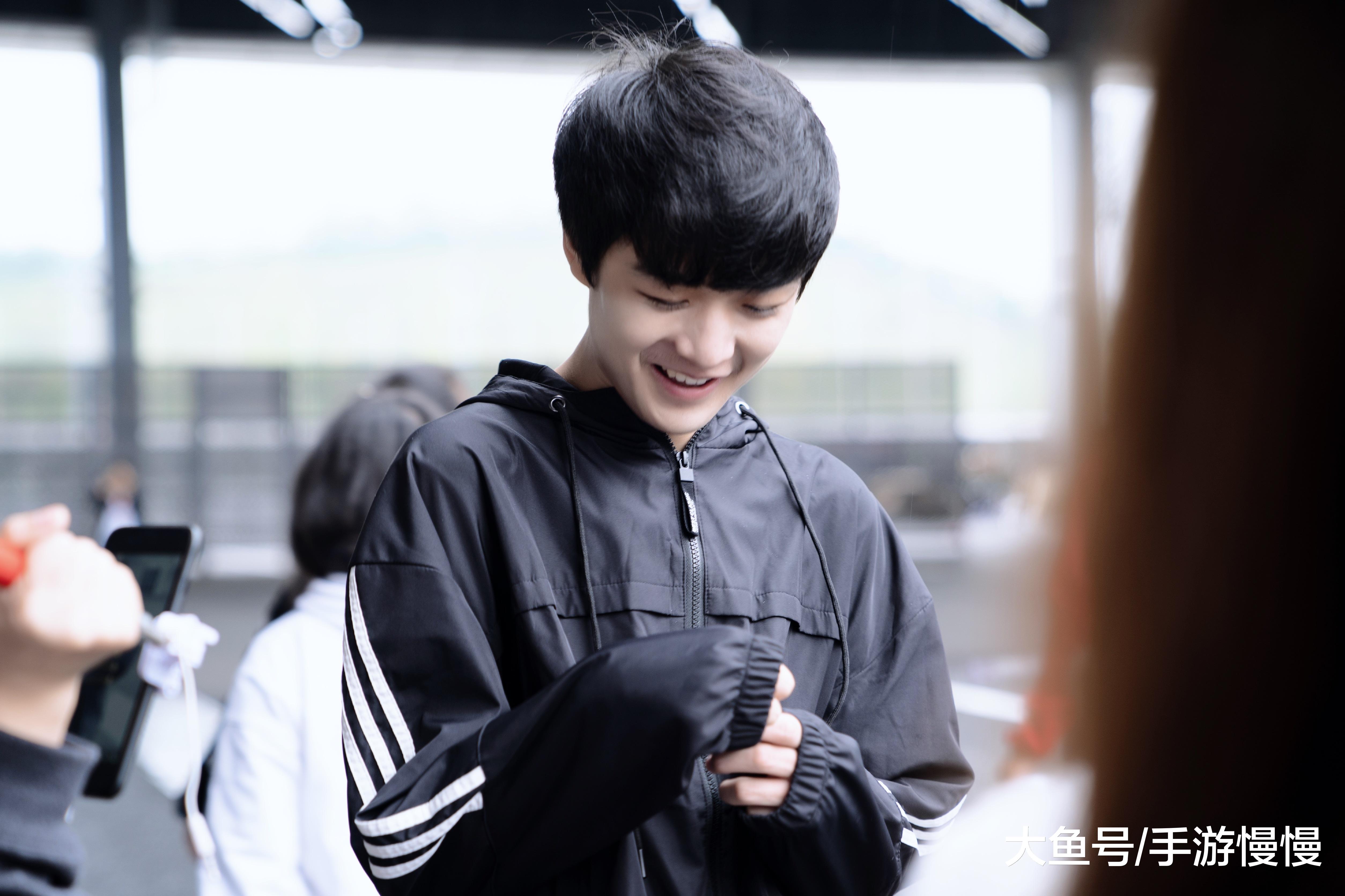 ag超玩会莲段位王者101星可媲美老帅该去帮vv去征战kpl