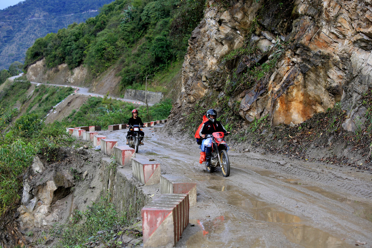 长期的交通不便墨脱素有"高原孤岛"之称每年墨脱需要的五六千吨生活