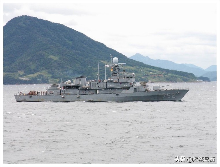 韩国浦项级轻型护卫舰图片