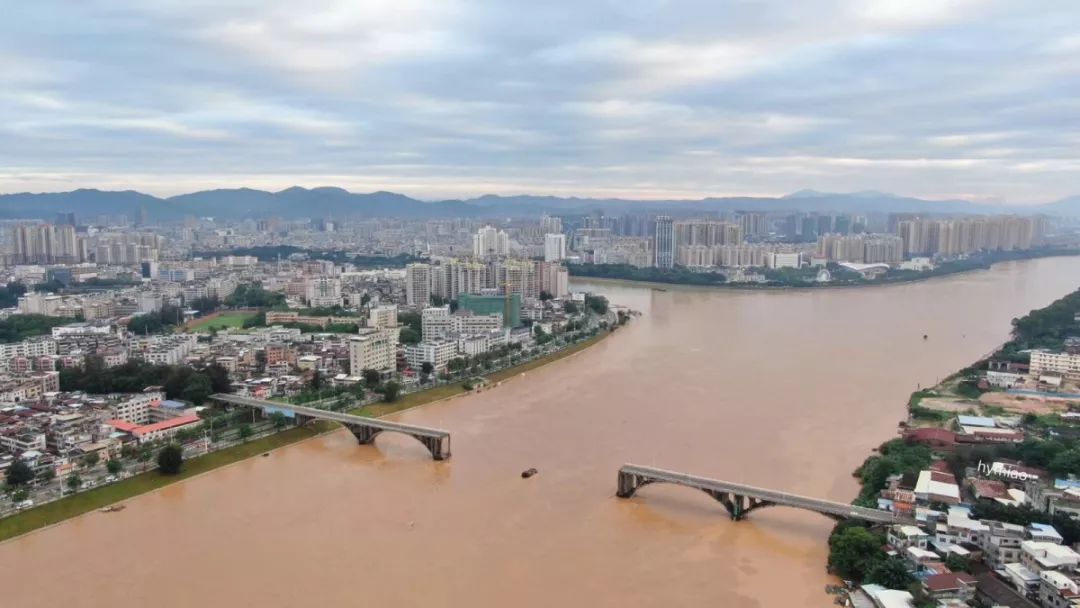 航拍圖(網友提供)根據交通監控顯示,河源市區東江大橋(河源市民又稱