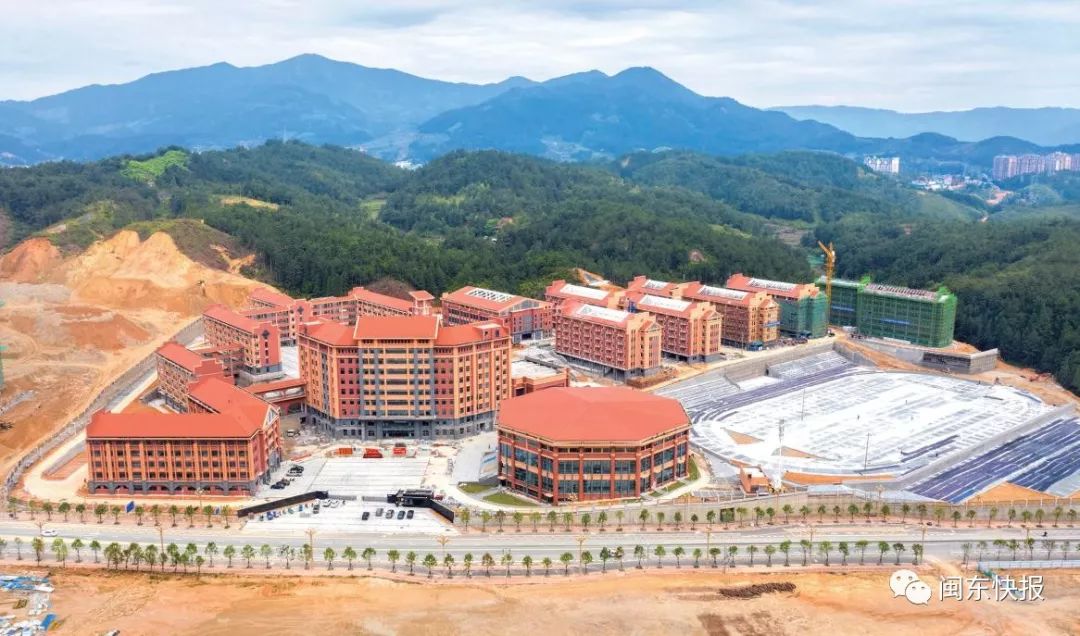 屏南一中新校区党的十九大以来,屏南县委,县政府以"围墙内的事情是
