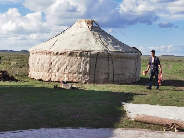 纪实拍摄蒙古族人居住的帐篷是咋样制作成的图解说明顶子缝制