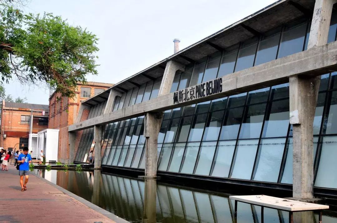 2005年-2008年,798通过引入当代唐人艺术中心,佩斯画廊北京空间