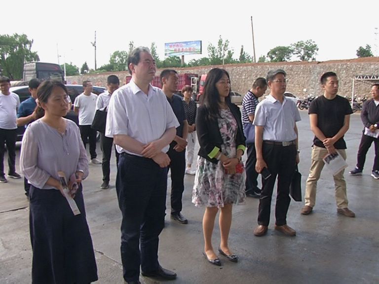 省农业农村厅巡视员吴志宏,市农业农村局局长武小雅,副县长牛天明等