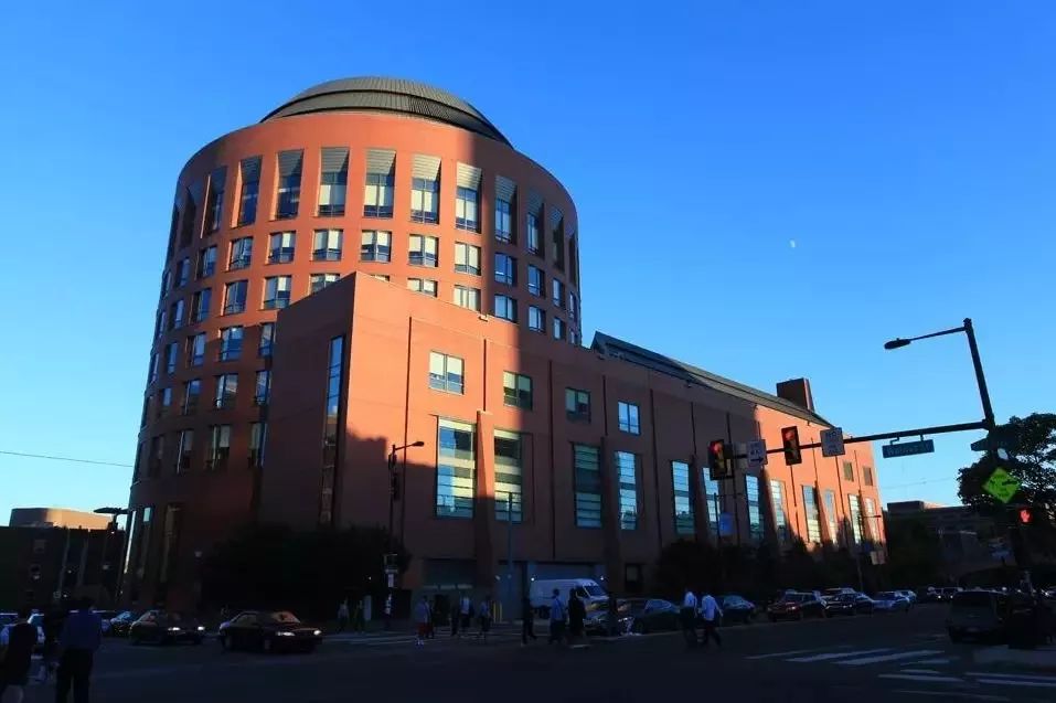 仅有6所大学拥有商学院,普林斯顿大学和布朗大学没有商学院!