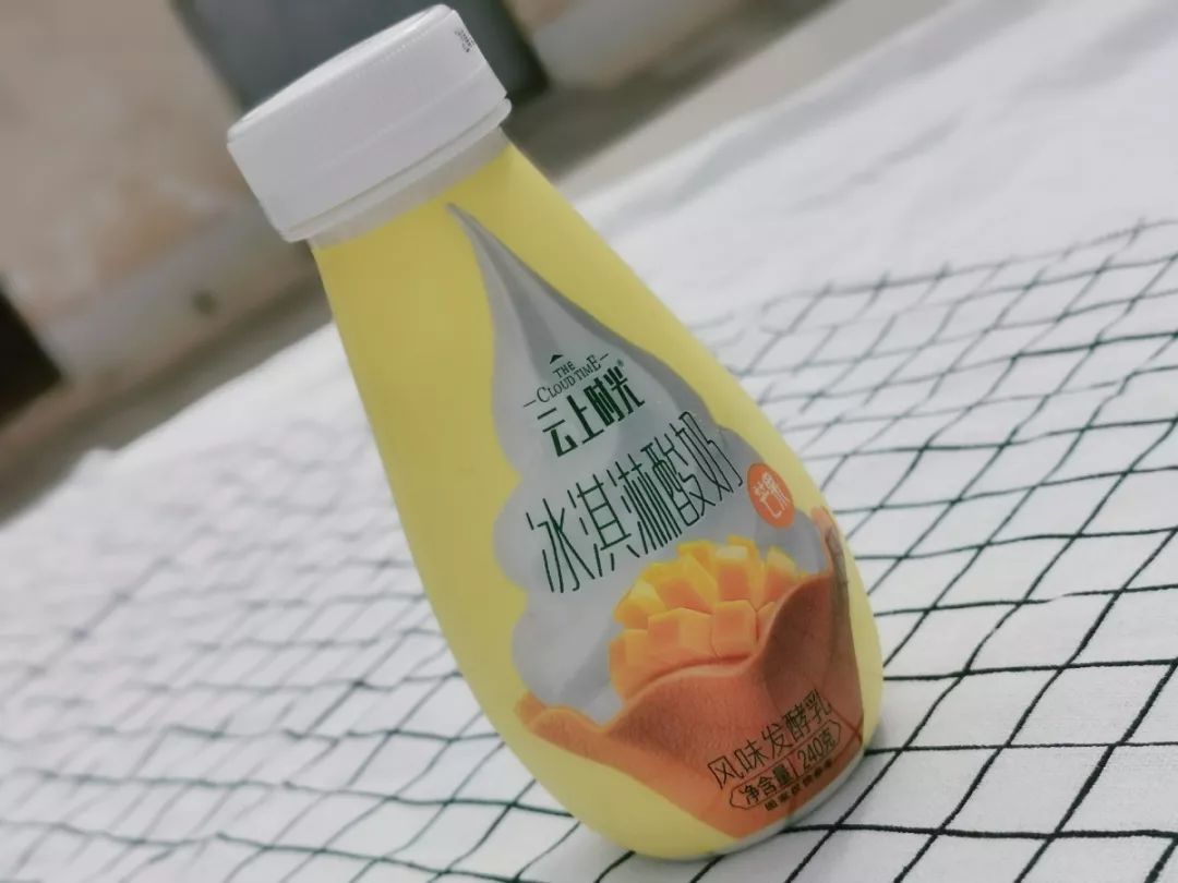 蝶泉 冰淇淋酸奶 6.00元/瓶 240ml 热量: 甜度: 浓稠度