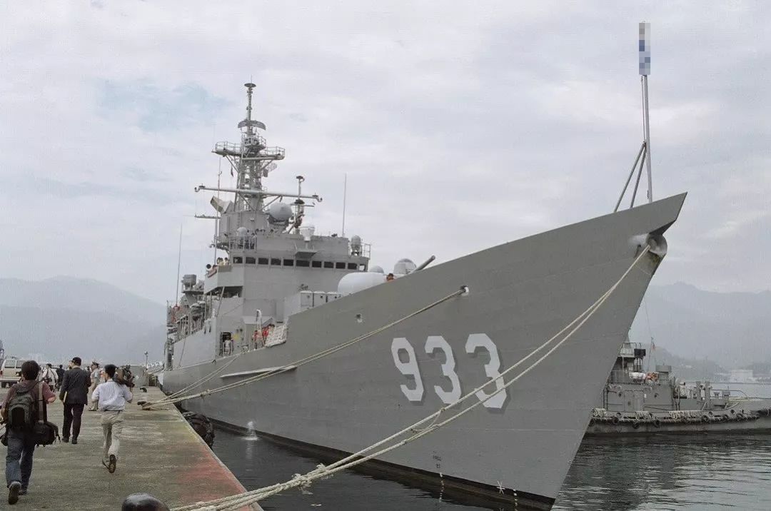 同时,台湾当局还从德国和美国买到了四艘"永丰"级猎雷舰和四艘"永阳