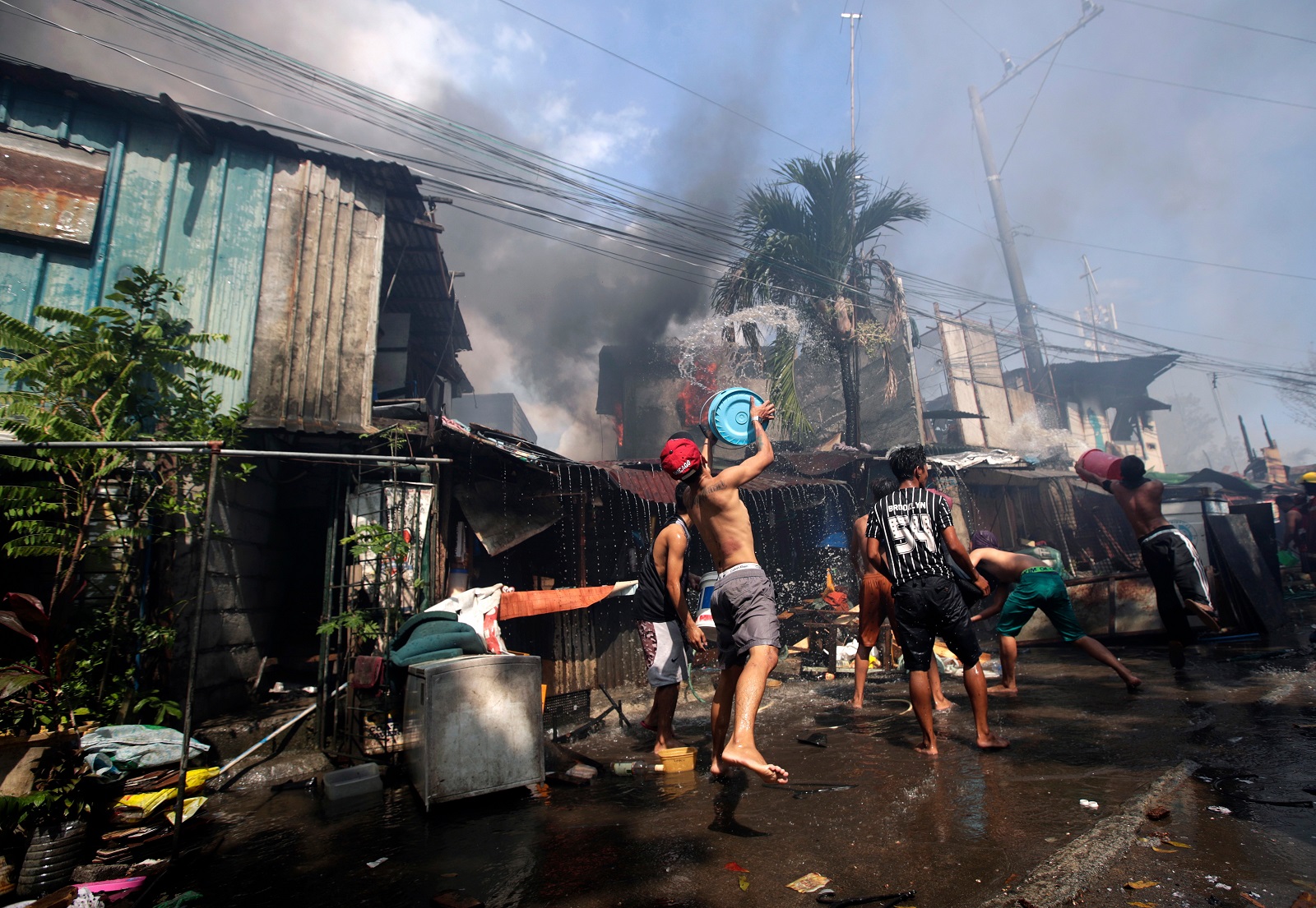 菲律宾首都最大的贫民窟,400万贫民靠捡垃圾维生
