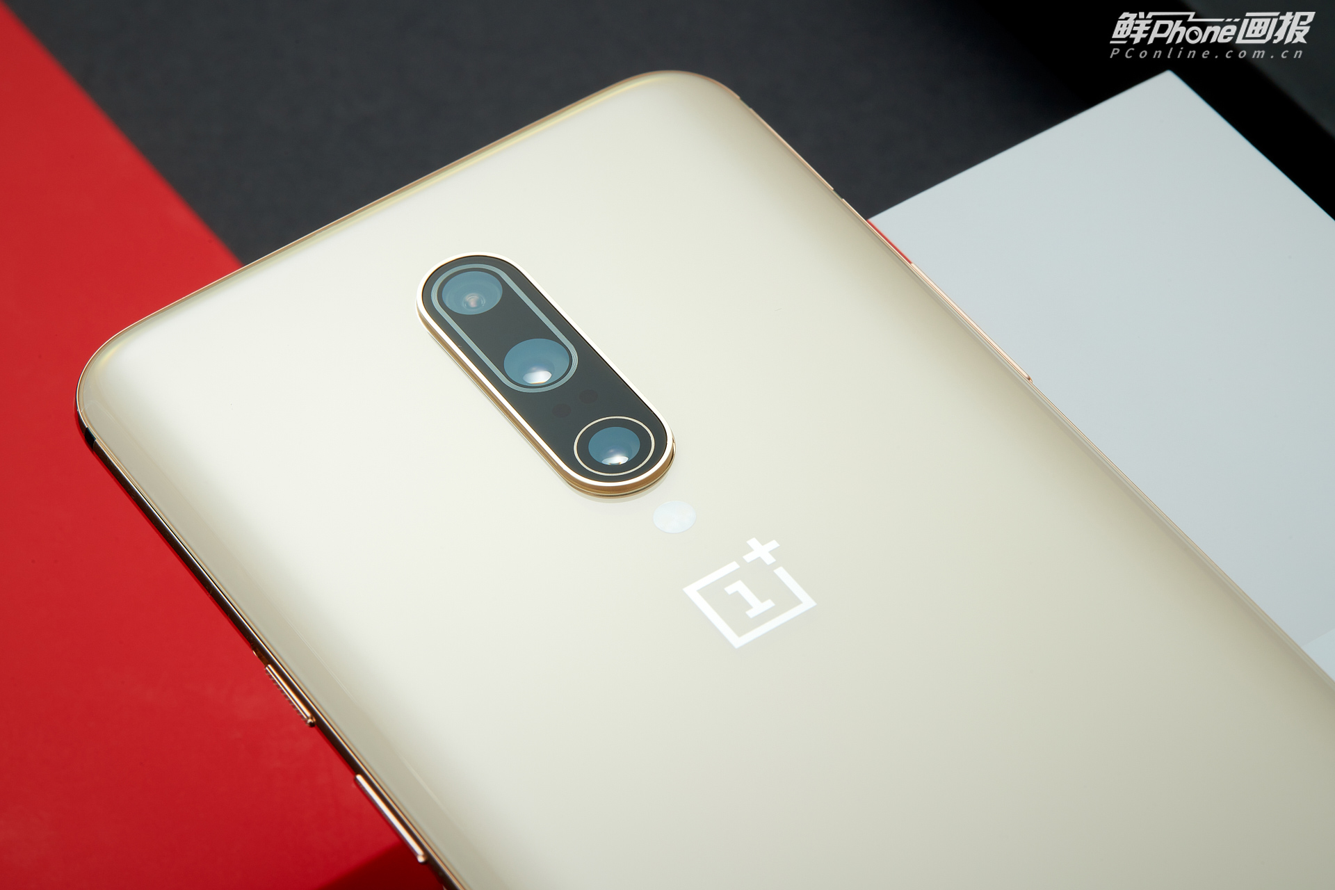 一加7 pro皓月金图赏:优雅的身姿,轻奢的质感