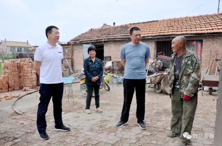 调研中先后到水曲柳镇六道村宋德华,许海峰,平安镇华丰村姜淑芹,于泽