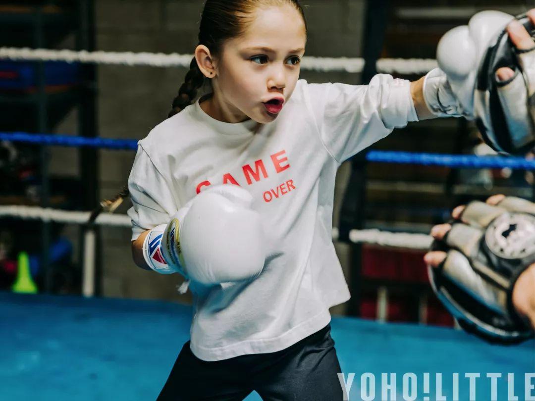 7岁女拳击手挥拳有力:运动带给我无限快乐!