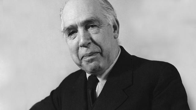 1945年时,他与物理学家尼尔斯·玻尔(niels bohr)已经冲突了几十年.