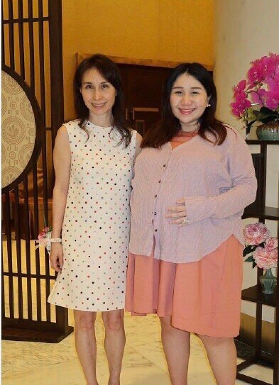 赌王女儿何超盈怀孕6个月照曝光,至少比一旁何超凤大两倍