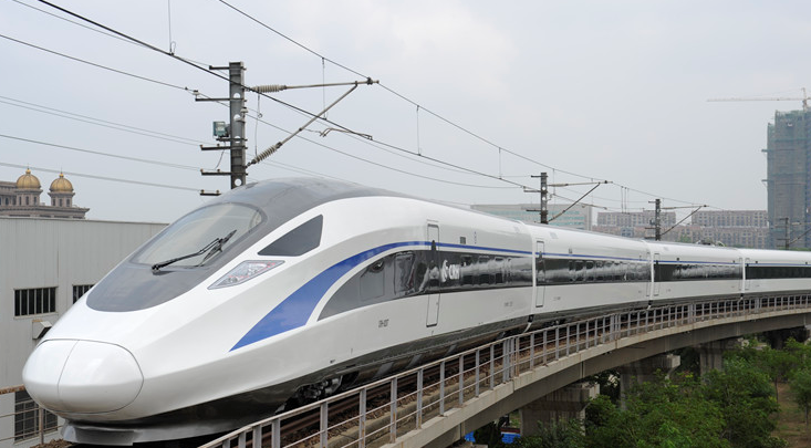 高级工程师王雷透露时速400公里高速动车组今年年底将下线,之后将在