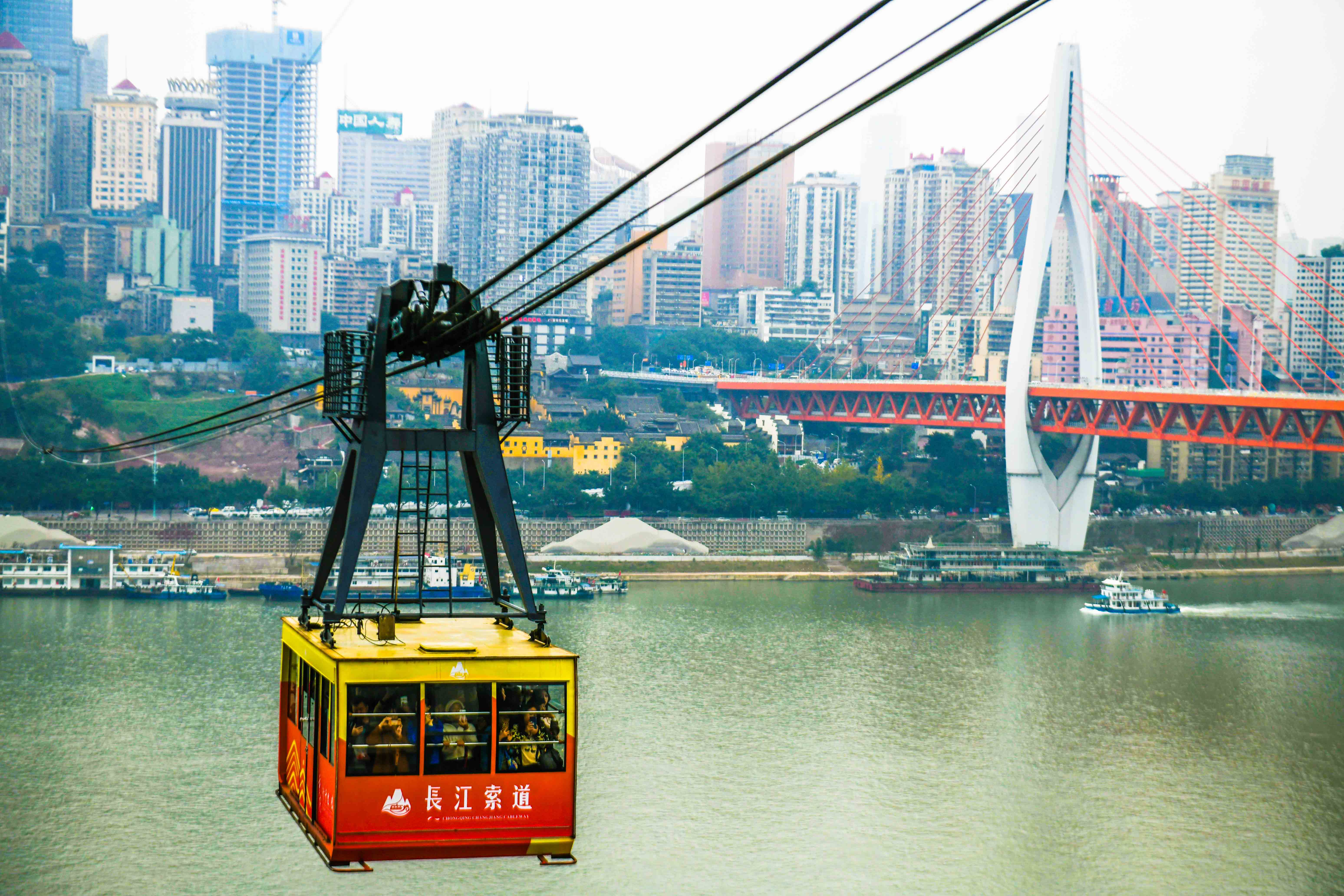 重庆最"牛"的交通工具,因游客太多成网红景点,票价疯涨近十倍_缆车