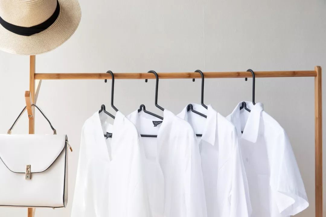 洗衣服时加点它不用搓立刻干净如新