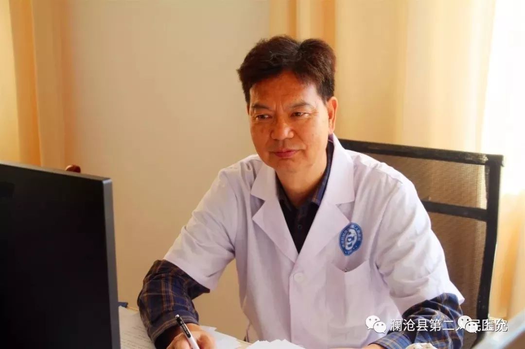 医科大学第三附属医院原骨科主任许建波教授到院主刀髋关节置换手术