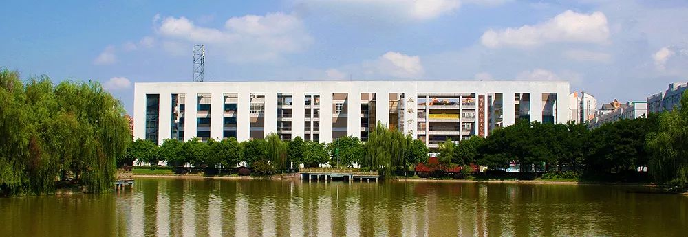 余人,在职教职工2000余人,是全国九所独立设置的专业音乐学院之一