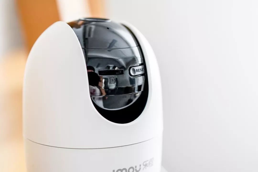 数字尾巴测评 || 乐橙 tp2 智能摄像机:抬头保安全,低头守隐私