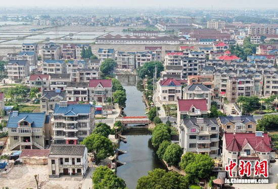 航拍苏南盛泽黄家溪村:踩准时代节拍变身美丽村