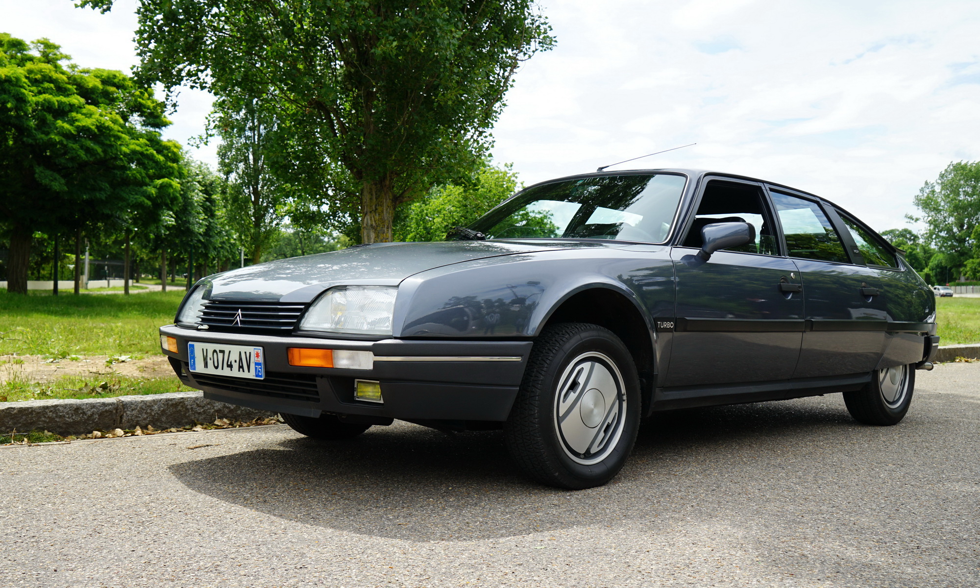 经典从雪铁龙博物馆里我偷偷开走了一辆总统座驾cx25gti