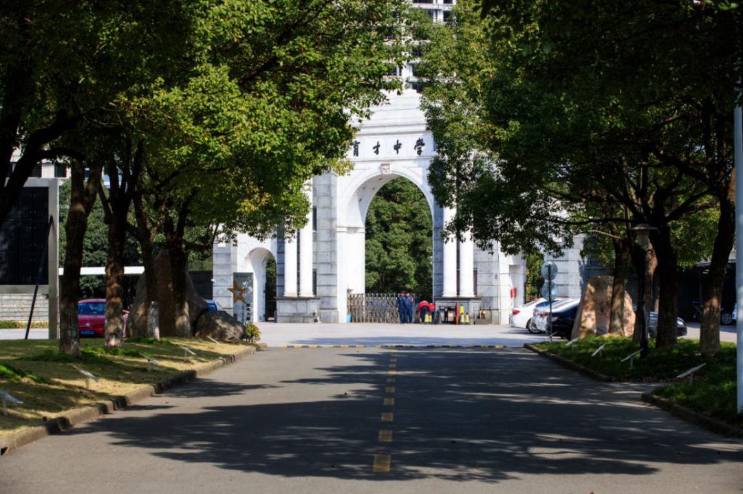 慈溪中考第一天这所学校为全市所有考生打call