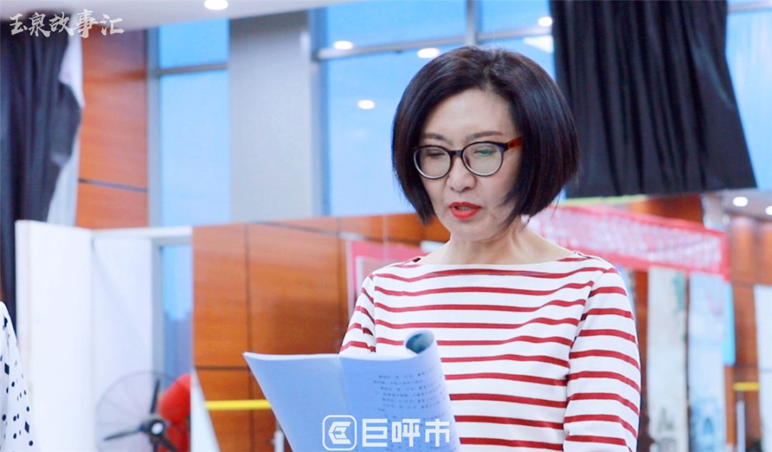 张倩是一名歌手,主持人,声乐老师,她自幼出生在梨园世家,母亲陈改梅是