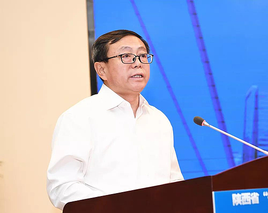 中国人民银行西安分行巡视员郑锋,西咸新区管委会副主任李肇娥,中国