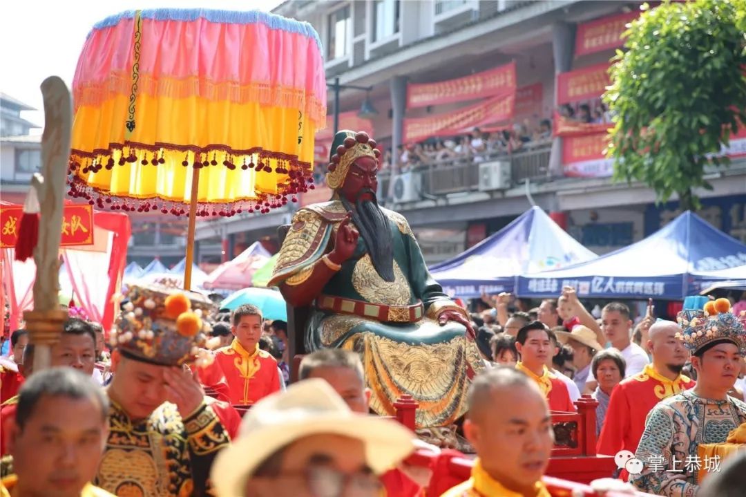 可能你已经从那"旌旗猎猎惊鼙鼓"环境中剥离出来,能否再一度回味"千军