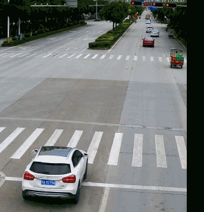 违法时间:2019-06-10 17:04:04⊙ 违法路段:铝城大道广兴酒店十字路口