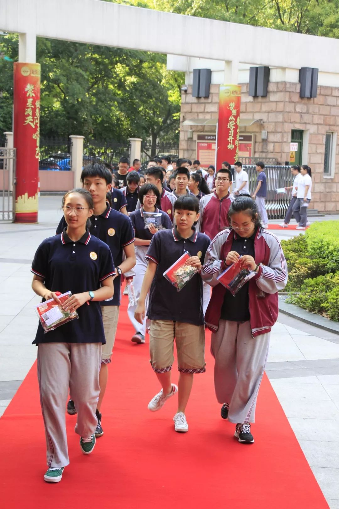 来源 | 学校:拱宸中学,大关中学,文晖中学浙江新闻客户端,爱写作的