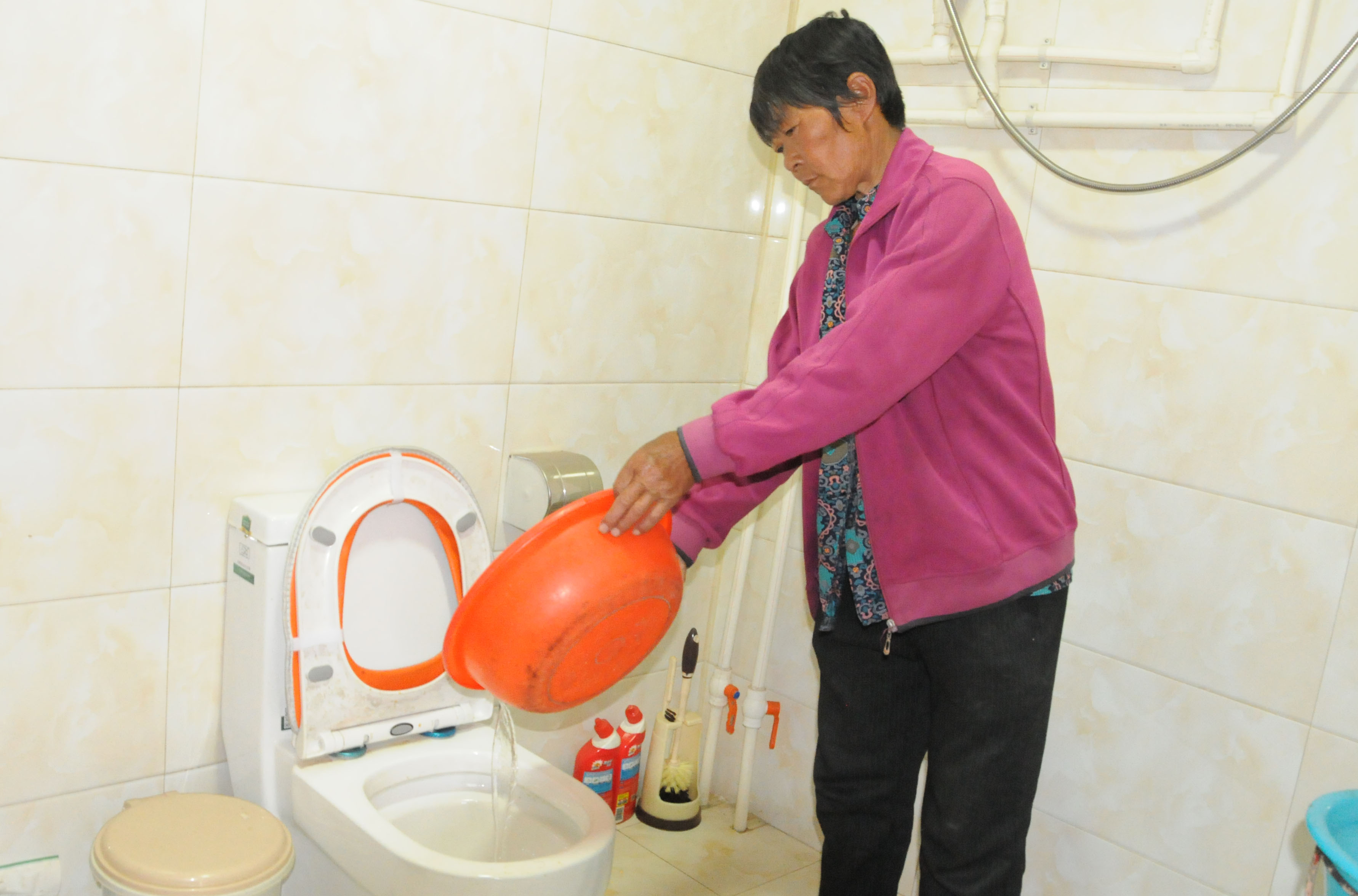 厕所革命改善内蒙古农民生活条件