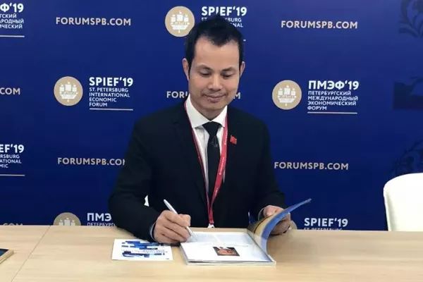 欧芭集团董事长蔡艺卓随中国代表团赴俄出席本次论坛.欧芭oba投稿联