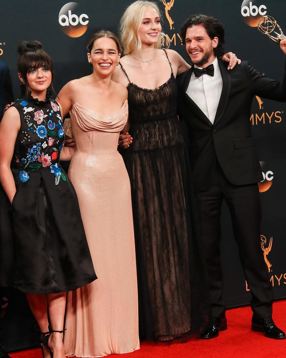 权游主演亮相二丫最矮大傻最高龙妈身高成迷