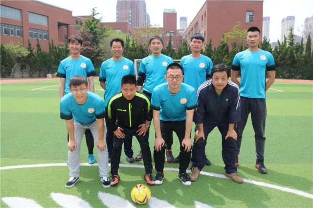 灌溉绿茵梦想追逐驰聘赛场大连明星小学校长杯足球赛