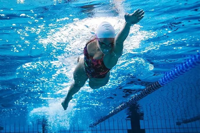 想要提高自由泳,记住这10个技巧!