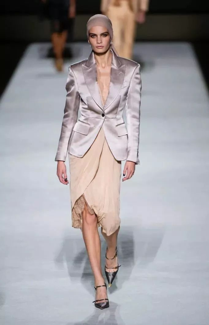 毕业设计没灵感,这些不对称设计将助你一马当先!_服装