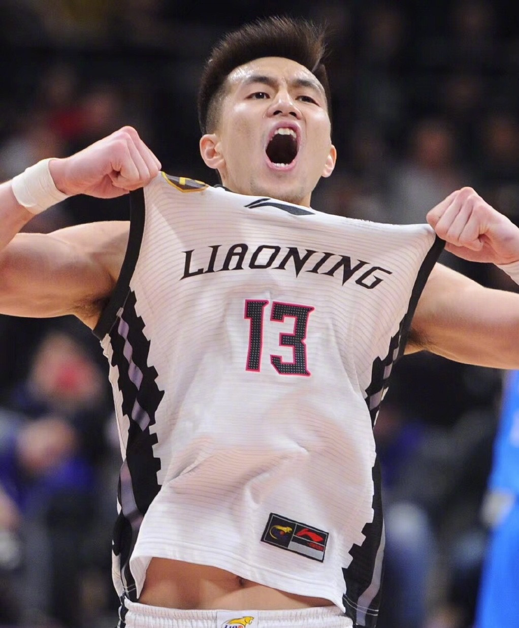 郭艾伦直言网上东西没有真的,中国男篮遇上跑男,上演硬核撕名牌