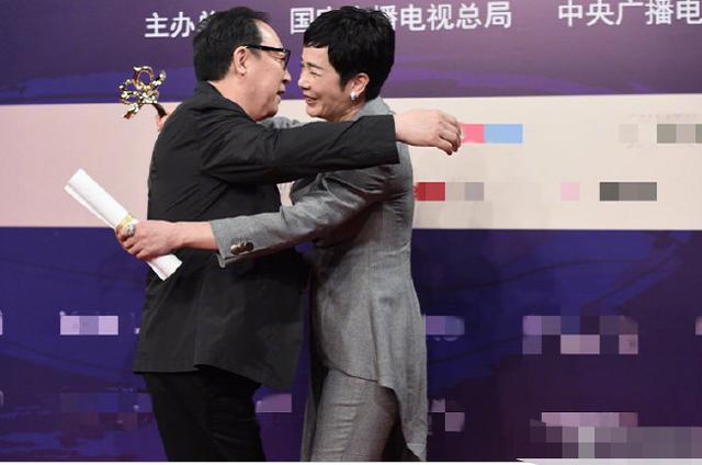 原创痛失白玉兰大奖王凯粉丝狂骂侯鸿亮为其抱不平