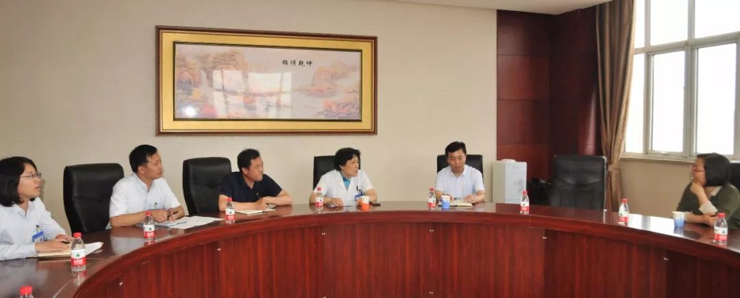 省卫健委党组副书记副主任徐春芳一行来我院调研指导工作