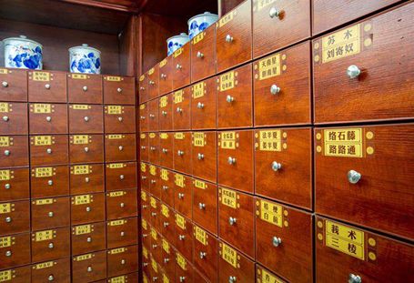 肿瘤患者福音江阴龙泽医院特邀上海群力草药店中医门诊部主任朱震年