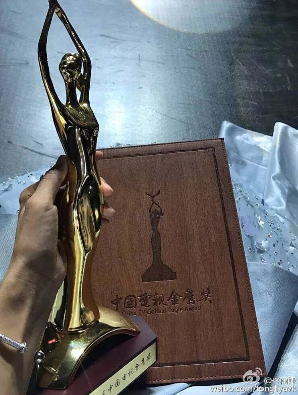 从华鼎奖的海王水后们说起:一个好意思发,一个好意思拿