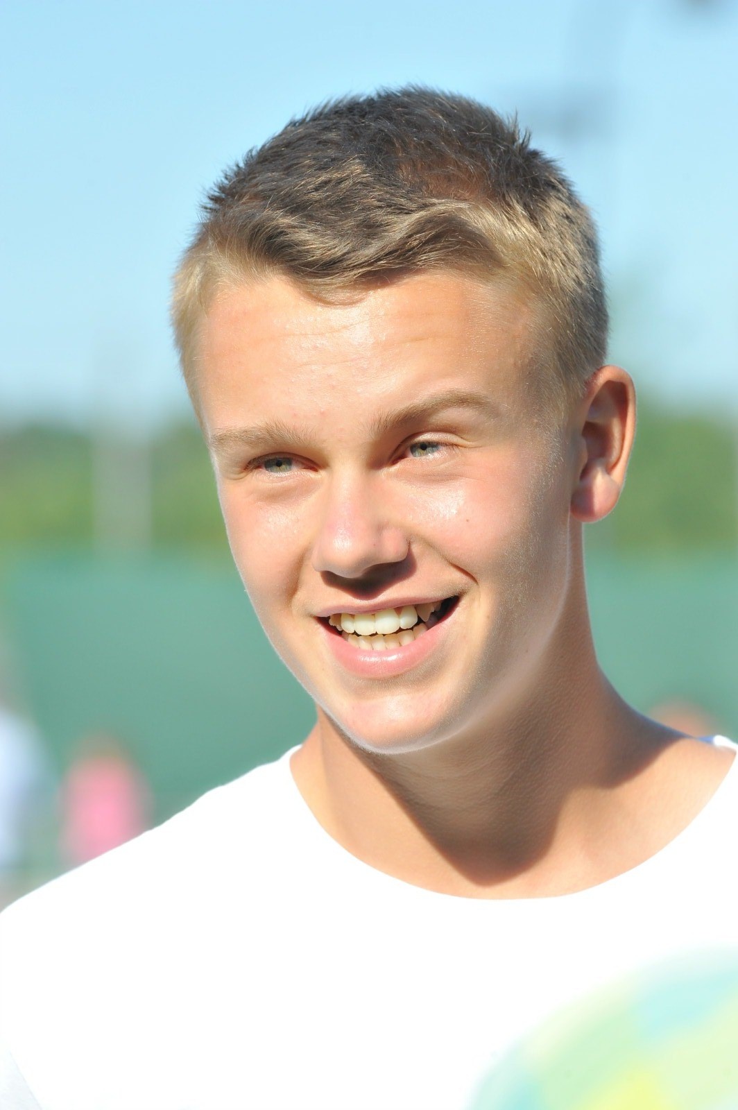 丹麦王储弗雷德里克出席16岁丹麦网球冠军霍格鲁恩的庆祝活动