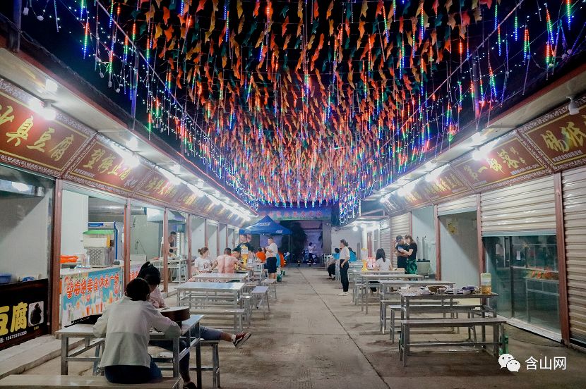 超大夜市美食广场重新开业各大网红齐聚于此全场五折吃