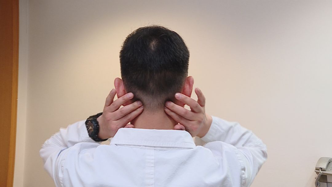 脑梗?这三个动作可帮你自测!知道这些或许能救命!