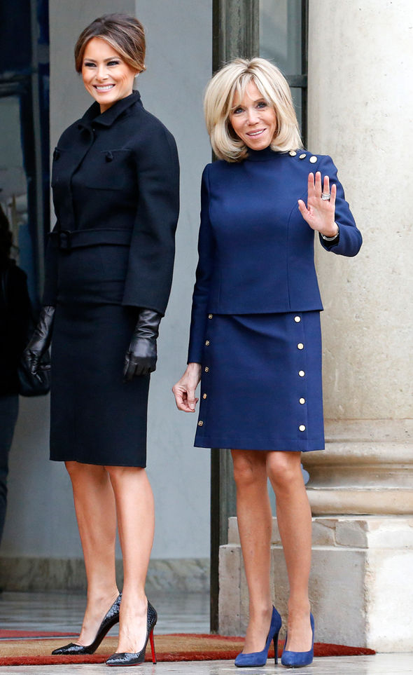 65岁布丽吉特穿深蓝连衣裙秀身材!看腿真像25岁小姑娘的,真羡慕