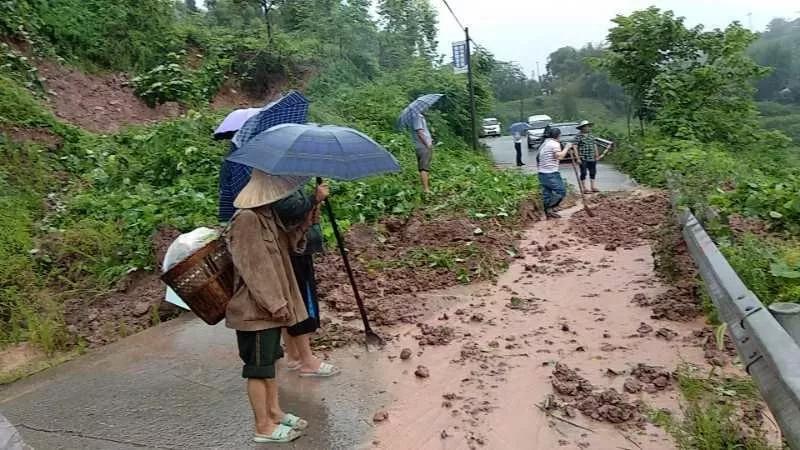 大雨袭击江津区石蟆镇永川区朱沱松溉等地