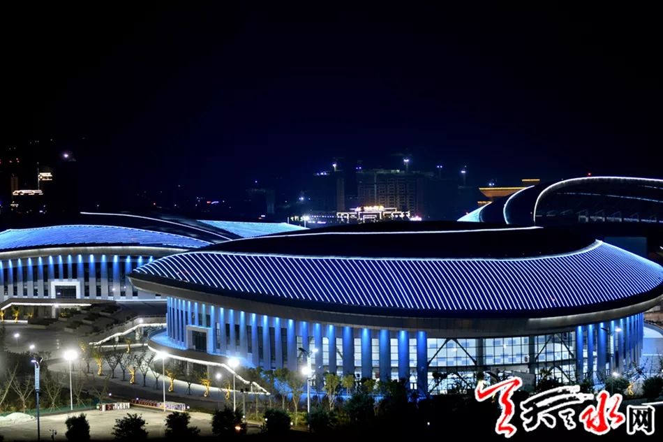 震撼~耀眼的"星"!天水市体育中心首度亮灯