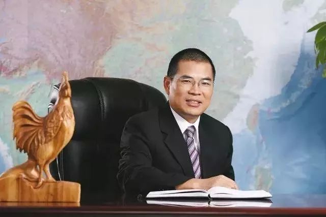 4亿的现金先行支付给顾云飞等36名京海禽的原股东们,剩下的以股份 可